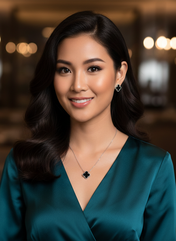 Elegant Clover Motif Necklace and Stud Earrings Jewelry Set