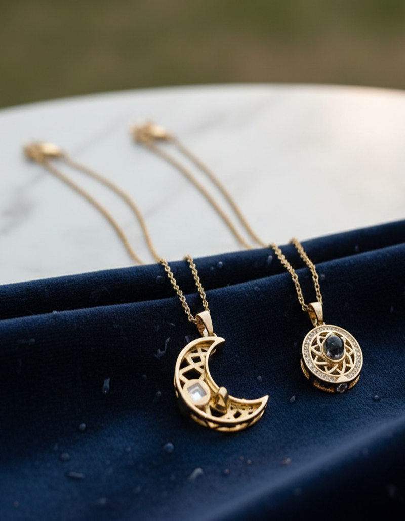 Dainty Crescent Moon Pendant Necklace